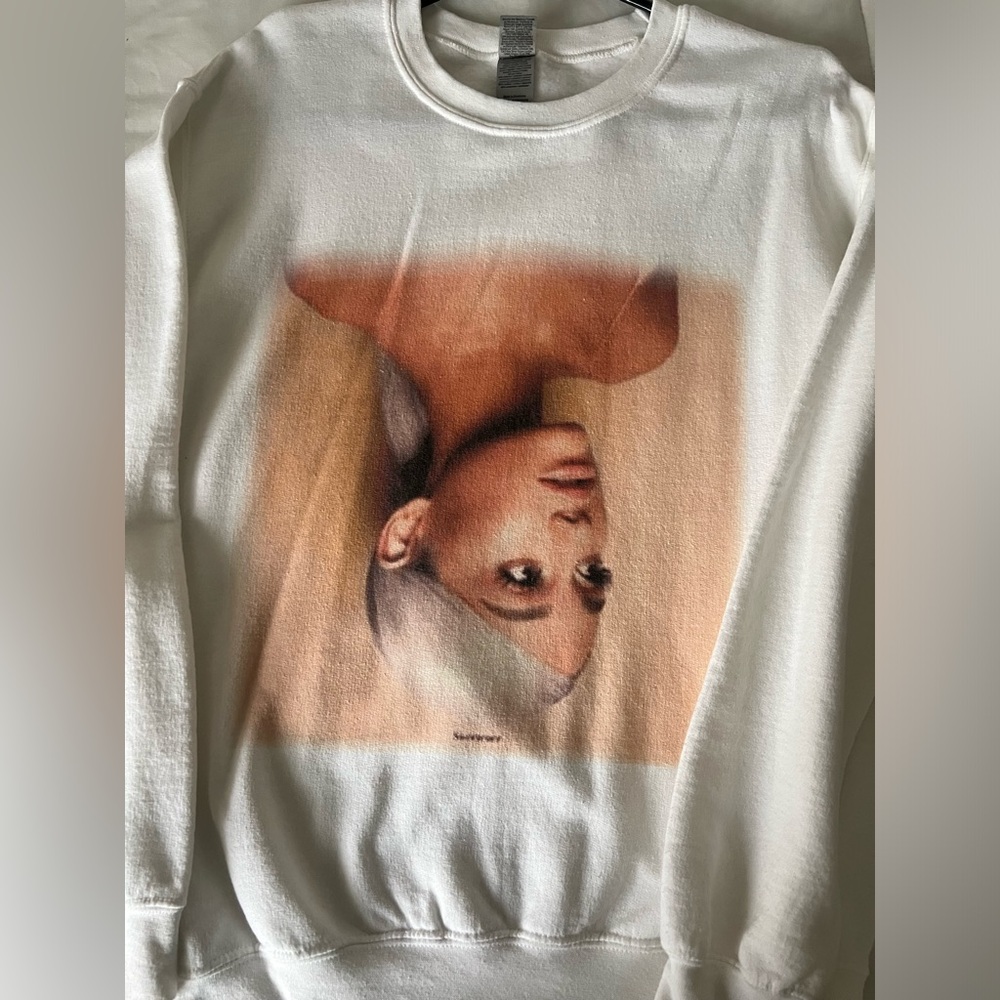 Ariana grande sweater small (oversized)